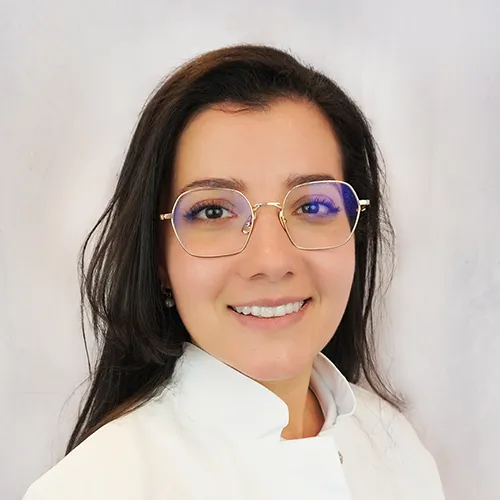 Portraitfoto von Ines Riahi